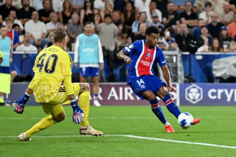 2026-08-12T202517Z_1329424921_UP1EM8C1KQ4EA_RTRMADP_3_SOCCER-SUPER-PSG-AVL-1786566428-1786592763