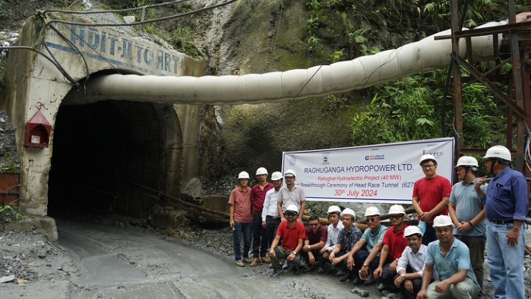 Rahughat_tunnel_breakthrough_nn0Sj44otA
