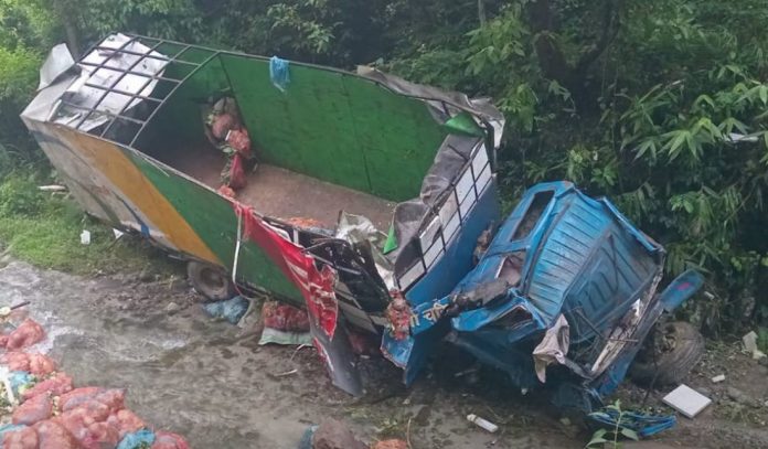 makawanpur_truck-1785904970-696x407 (1)