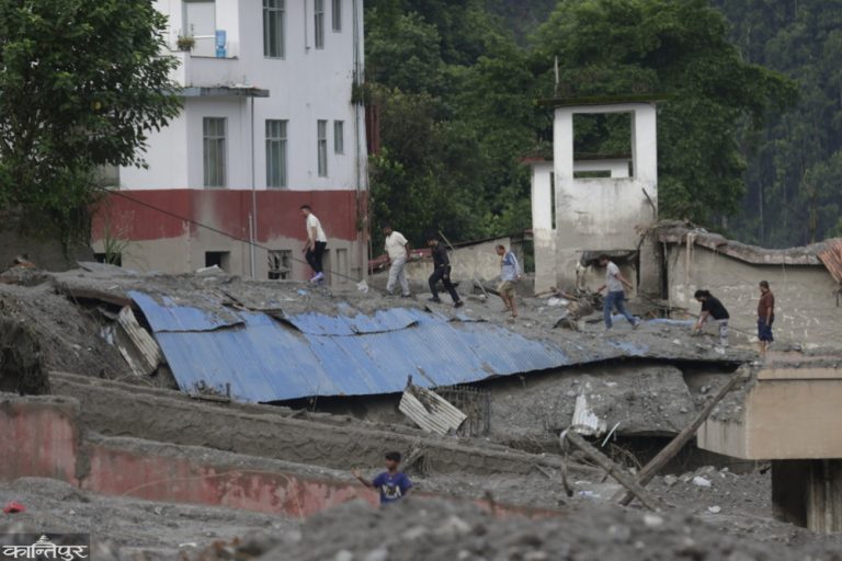 serchingforremainingstuffafterfloodattrishuli202609015503-0292026031654-1000x0